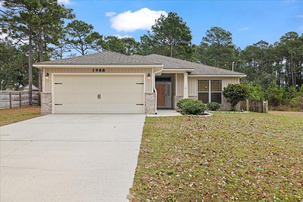 Attached, Exterior, Facade, Ranch