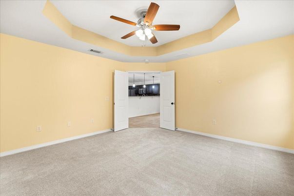 Empty room, Interior, Pendant Lights