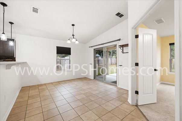 Empty room, Interior, Pendant Lights