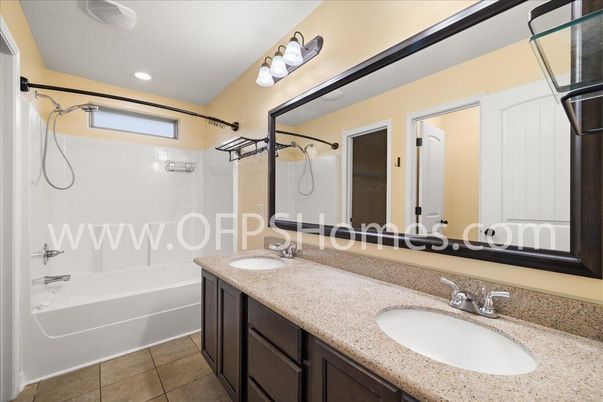 Bathroom, Dual Sink Vanities, Interior, Recessed Lighting