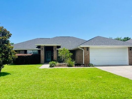 Attached, Backyard, Exterior, Facade, Brick Facade, Ranch