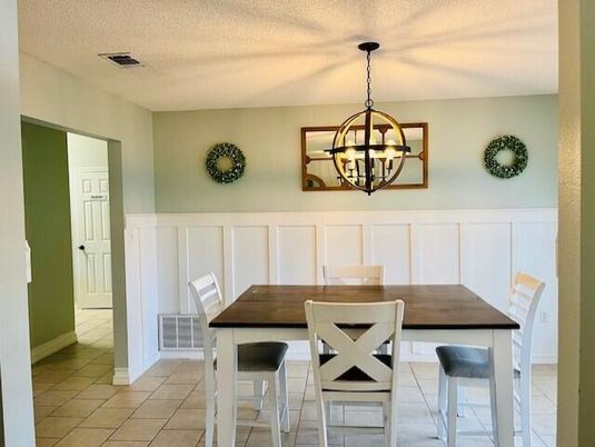 Chandelier, Dining room, Interior, Pendant Lights