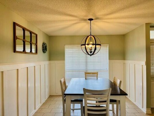 Chandelier, Dining room, Interior, Pendant Lights