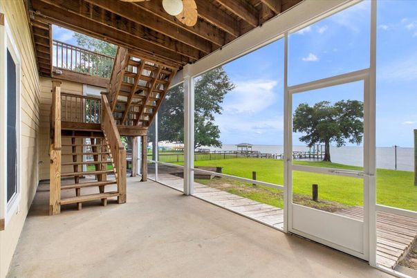 Interior, Sun Room, Water, Wooden Beams