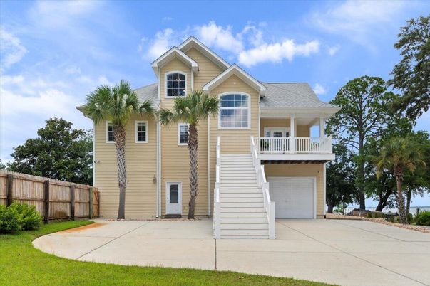 Attached, Exterior, Facade, Rowhouse
