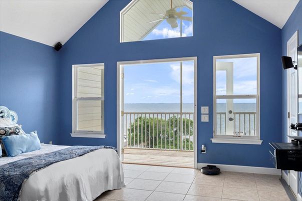 Bedroom, Interior, Water