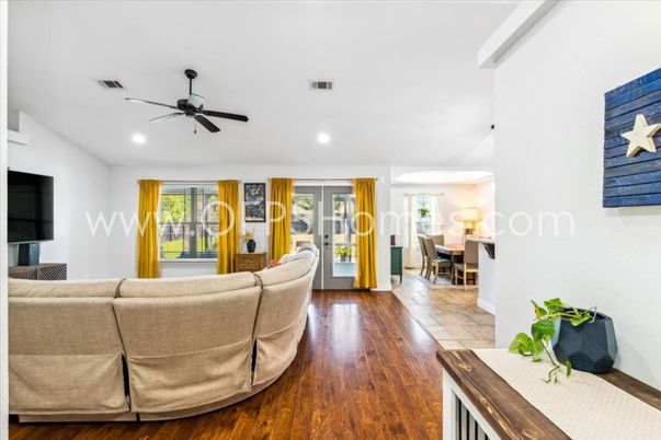 Dining room, Interior, Living room, Recessed Lighting, Wood Texture Flooring