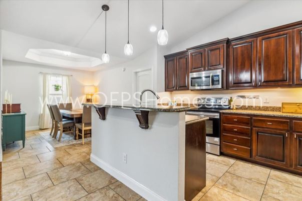 Dining room, Interior, Kitchen, Pendant Lights, Stainless Steel Appliances