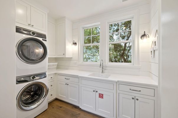 Interior, Washer, Wood Texture Flooring