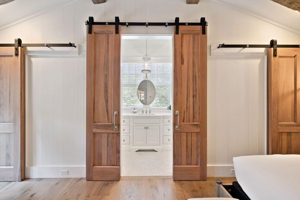 Interior, Pendant Lights, Wood Texture Flooring