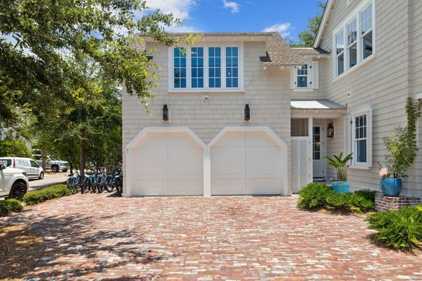 Attached, Exterior, Facade, None
