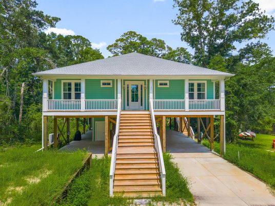 Exterior, Facade, Raised Ranch