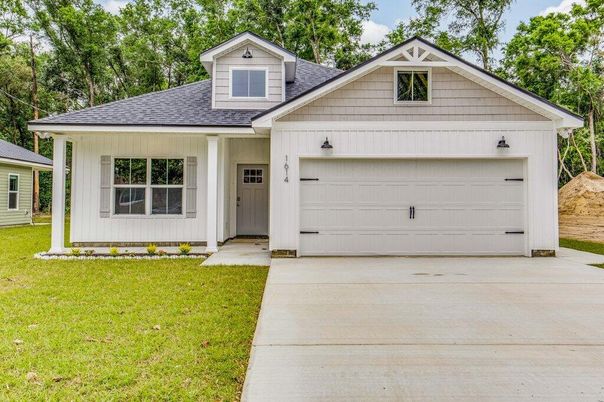 Attached, Exterior, Facade, Ranch