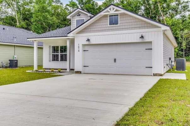 Attached, Exterior, Facade, Ranch