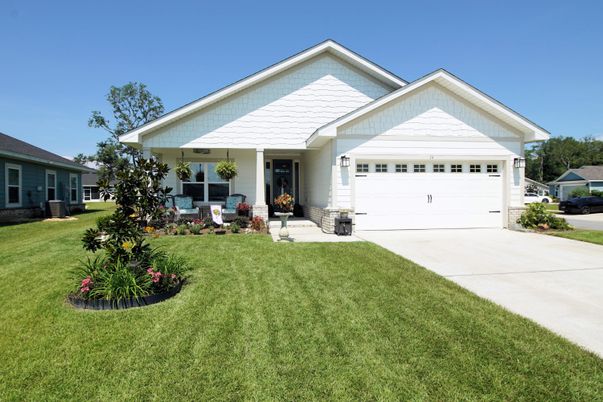 Attached, Exterior, Facade, American Craftsman