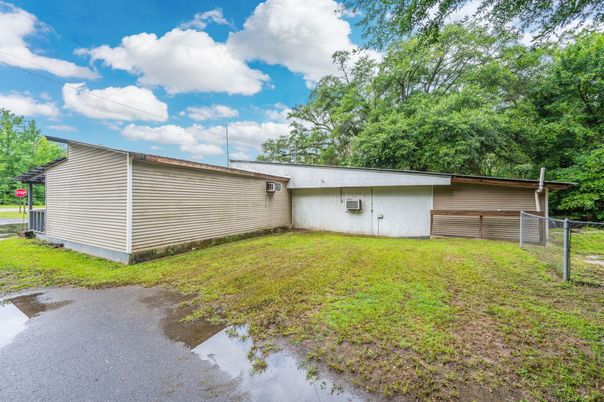Backyard, Detached Garage, Exterior