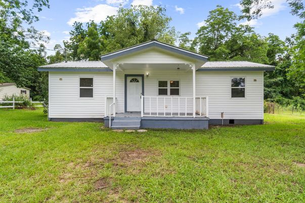 Backyard, Exterior, Facade, Split Level