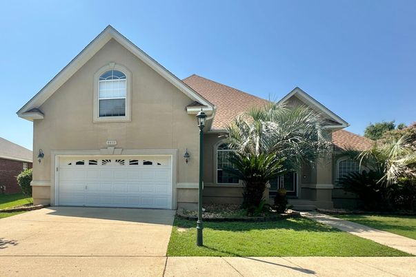 Attached, Exterior, Facade, Brick Traditional