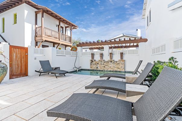 Exterior, Pool