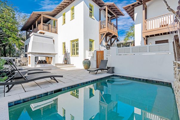 Exterior, Pool