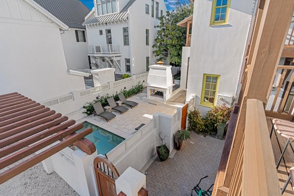 Exterior, Pool