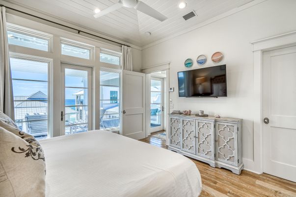 Bedroom, Interior, Recessed Lighting, Water, Wood Texture Flooring