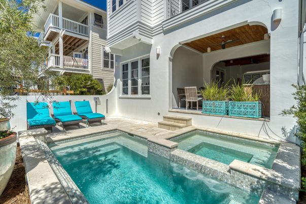 Exterior, Pool