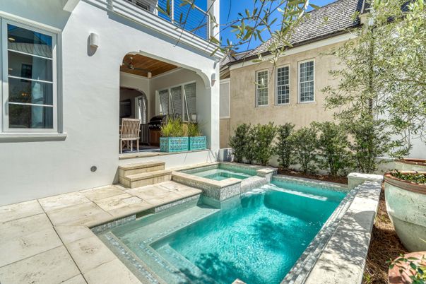 Exterior, Pool