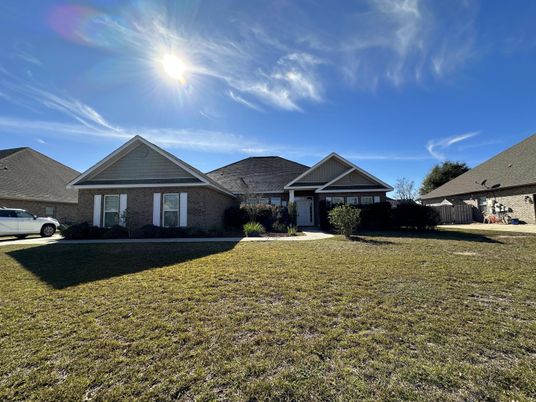 Backyard, Exterior, Facade, Brick Facade, Ranch
