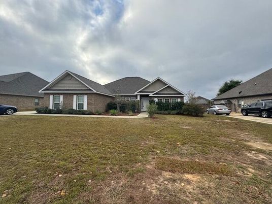 Backyard, Exterior, Facade, Ranch