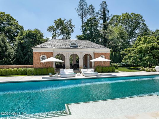 Exterior, Facade, Brick Facade, Pool, None