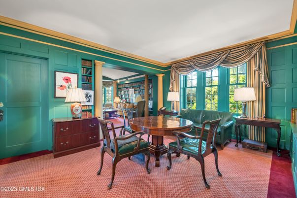 Home Office, Interior