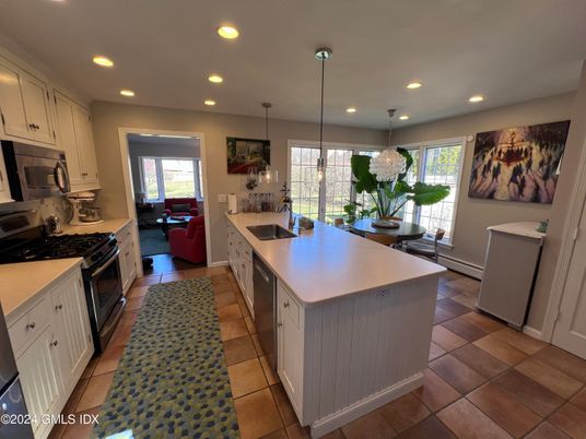 Dining room, Interior, Kitchen, Living room, Pendant Lights, Recessed Lighting, Stainless Steel Appliances