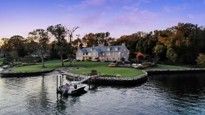 Exterior, Lake