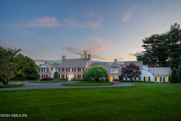 Backyard, Exterior, Facade, Cape Cod