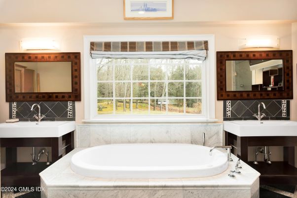 Bathroom, Interior, Tile Countertops