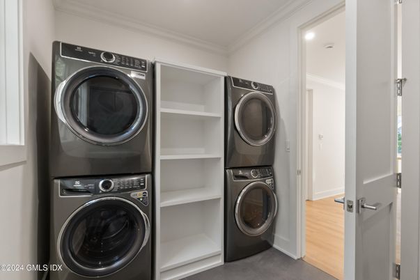 Interior, Utility Closets, Washer, Wood Texture Flooring