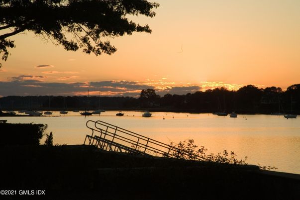 Exterior, Lake