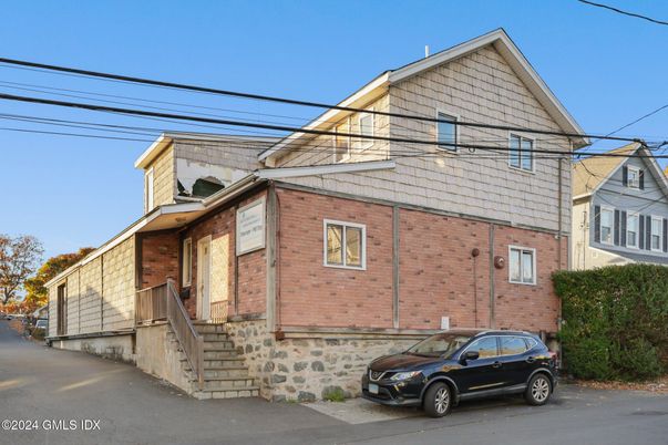 Exterior, Facade, Brick Facade, Queen Anne Victorian