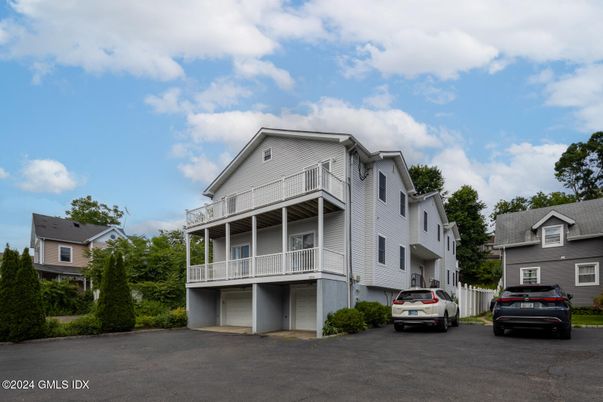 Exterior, Facade, Rowhouse