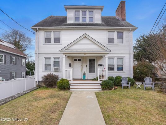 Exterior, Facade, American Foursquare