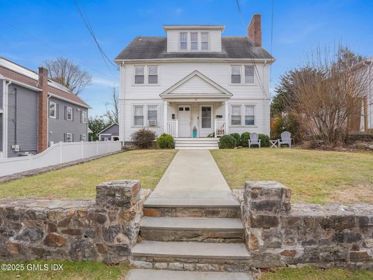 Exterior, Facade, American Foursquare