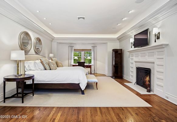 Bedroom, Fireplace, Interior, Recessed Lighting, Wood Texture Flooring
