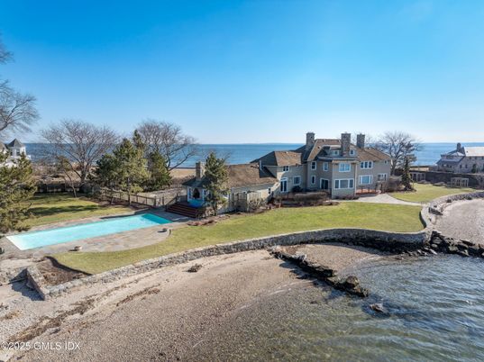 Exterior, Lake