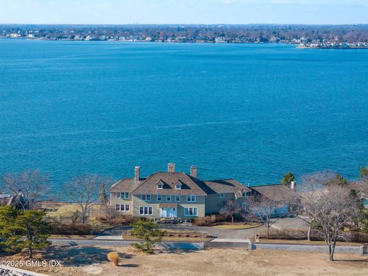 Exterior, Lake