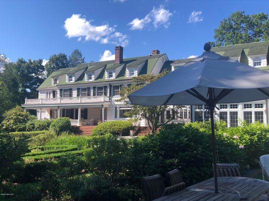 Backyard, Exterior, Facade, Queen Anne Victorian