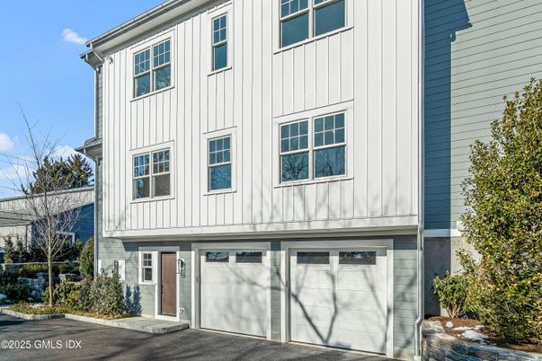 Attached, Exterior, Facade, Rowhouse