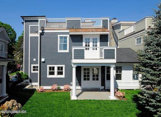 Exterior, Facade, Rowhouse