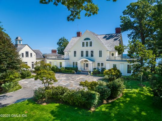 Backyard, Exterior, Facade, Queen Anne Victorian