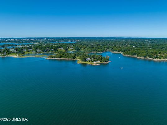 Exterior, Lake